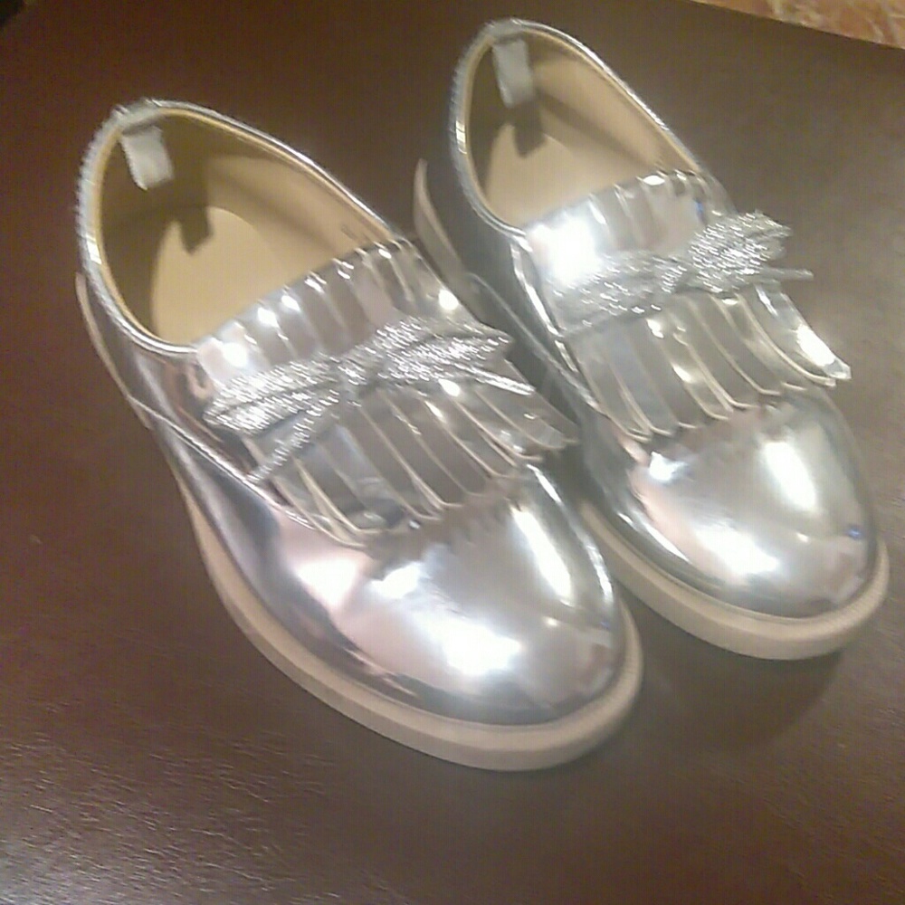 Girls shoes